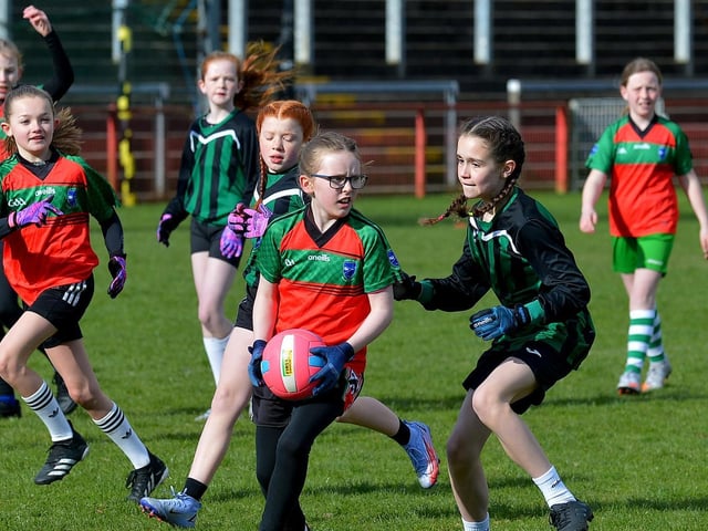 Action from Chapel Road against Greenhaw in the Celtic Park Girls’ Primary School Blitz. Photo: George Sweeney. DER2213GS – 029