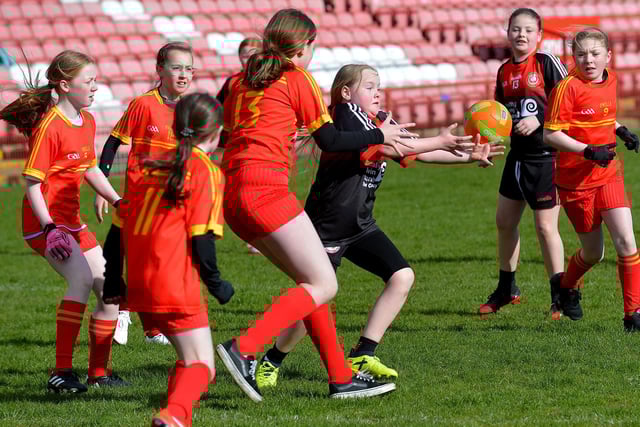 Steelstown and Holy Child in action during the Celtic Park Girls’ Primary School Blitz. Photo: George Sweeney. DER2213GS – 030