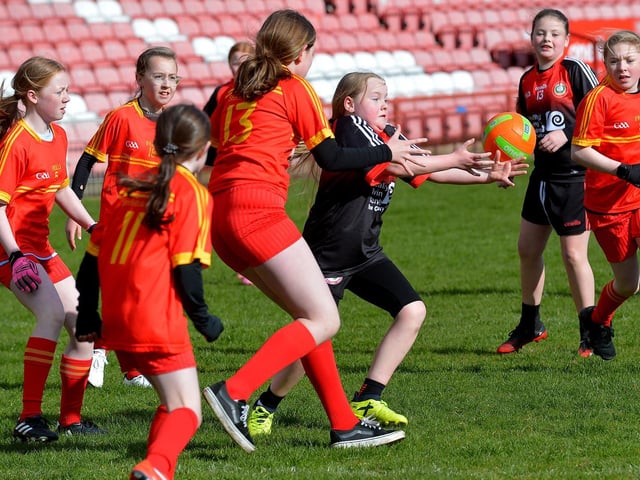 Steelstown and Holy Child in action during the Celtic Park Girls’ Primary School Blitz. Photo: George Sweeney. DER2213GS – 030