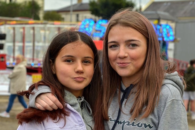 Best friends Eimear and Leah were at Cullen’s Amusements, in Ebrington, last weekend. DER2027GS - 011