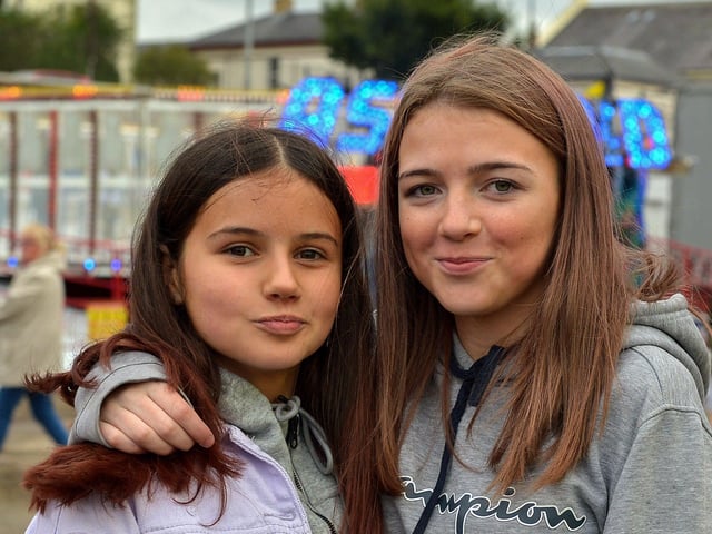 Best friends Eimear and Leah were at Cullen’s Amusements, in Ebrington, last weekend. DER2027GS - 011