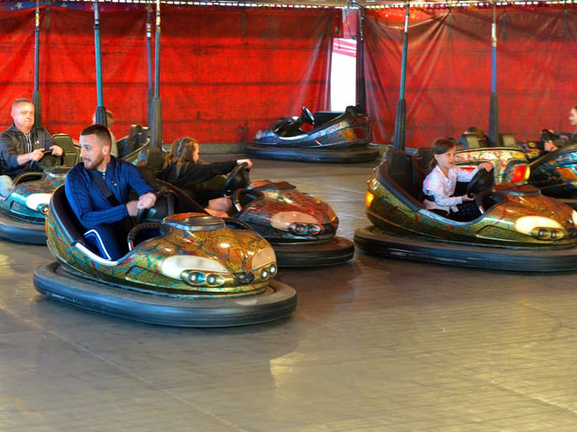 Thrills on the ever popular Bumper Cars at Cullen’s Amusements, in Ebrington earlier this week. The amusements run daily until Sunday next, 21st September. DER2038GS – 035