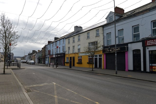 A deserted Main Street in Buncrana on Thursday afternoon last as businesses and the general public adhere to the COVID -19 restrictions.  DER1320GS - 009