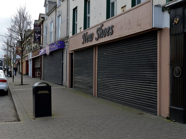 An almost deserted Main Street in Buncranaon Thursday afternoon last as businesses and the general public adhere to the COVID -19 restrictions. DER1320GS - 008