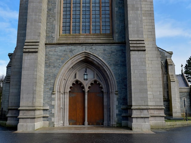 St Eugene’s Cathedral at lunch time on Wednesday afternoon last. DER1220GS - 008