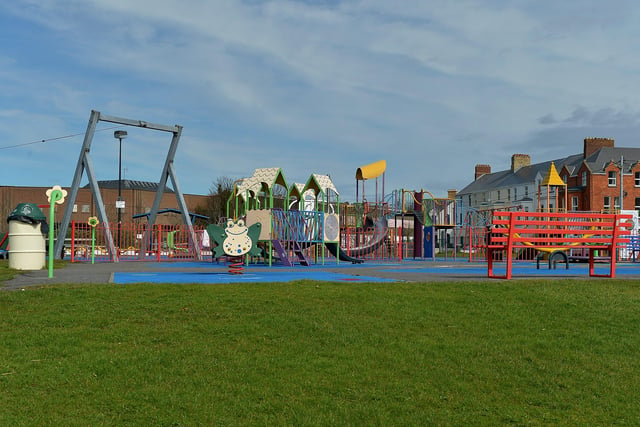 The popular children’s play park at Buncrana’s shorefront deserted due to COVID – 19 restrictions.  DER1320GS - 006