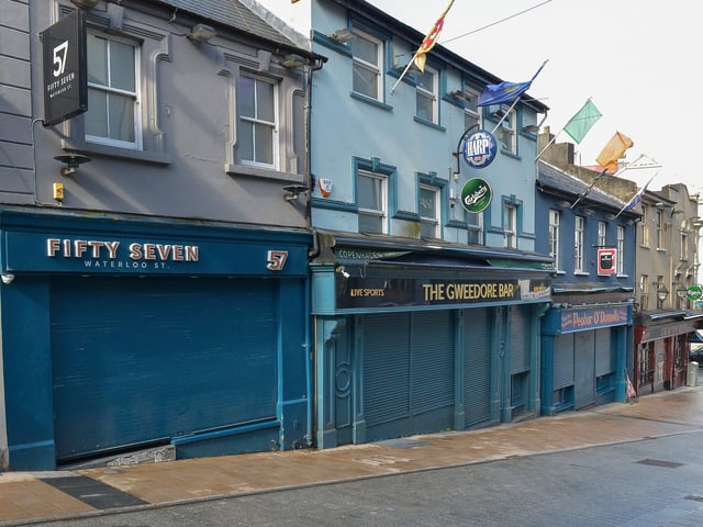 Pubs on Waterloo Street closed. DER1220GS - 014