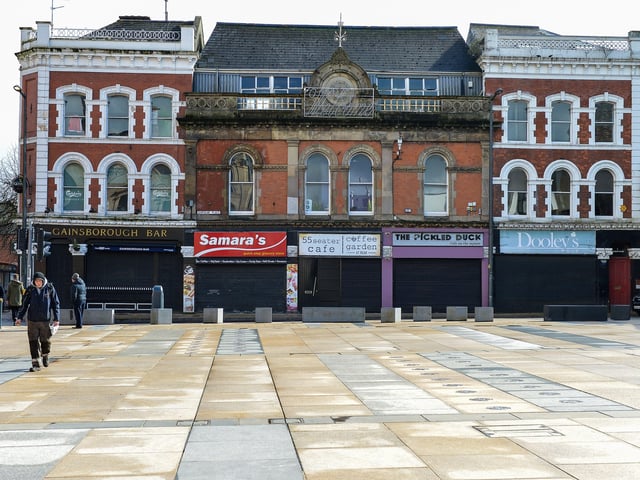 Shuttered businesses in Guildhall Square. DER1220GS - 025
