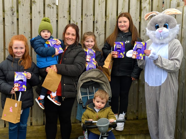 The Barr family pictured with the Easter Bunny at the Glenabbey Easter Party held in the Radius Housing Hub on Thursday afternoon last. DER2215GS – 030