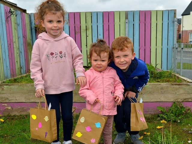 Ella, Eabha and Oisin were at the Glenabbey Easter Party held in the Radius Housing Hub on Thursday afternoon last. DER2215GS – 031
