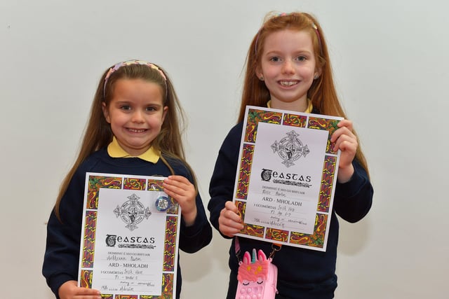 Aoibhean Barton achieved second place in Primary 1 Irish Verse and her sister Roise was Highly Commended in P3 Irish Verse at the recent Féis Dhoíre Cholmcílle, held in Millennium Forum. DER2216GS  027