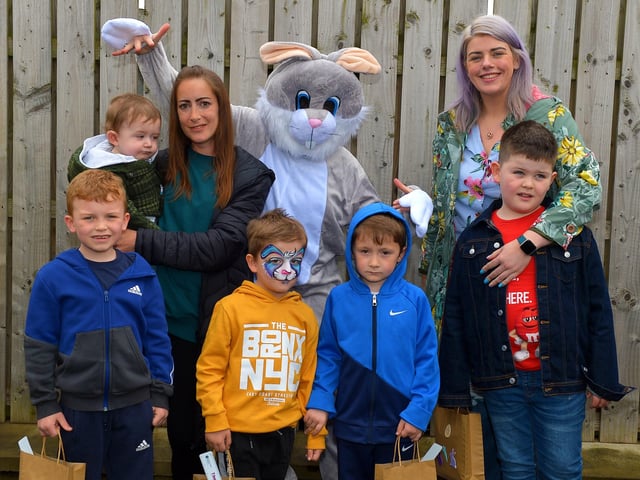 The Griffin and O’Doherty families pictured with the Easter Bunny at the Glenabbey Easter Party held in the Radius Housing Hub on Thursday afternoon last. DER2215GS – 034
