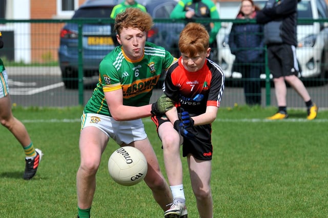 Foreglen take on Sean Dolan’s in the Annual Corn na bhFiann U17s Sevens competition held at Doire Trasna on Easter Saturday. Photo: George Sweeney. DER2215GS – 051