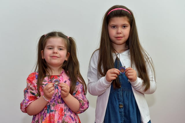 Niamh Doorish was placed third in P1 Verse and her sister Josie was placed first P4 Childrens Verse at the Féis Dhoíre Cholmcílle, held in Millennium Forum. DER2216GS  109