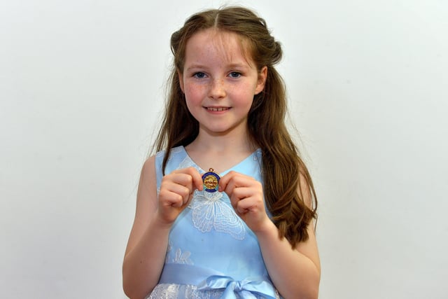 Niamh McDaid achieved First in Primary 4 English Poem at the Féis Dhoíre Cholmcílle, held in Millennium Forum. DER2216GS  045