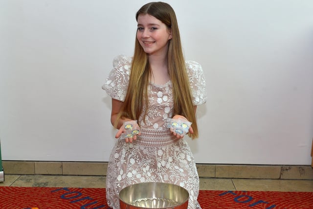 Willow McIntyre  achieved three first places in Irish Song, Childrens Verse and Favourite Poem, two second places in Sight Test and Bible Reading and third place in Studied Prose and Character Study at the Féis Dhoíre Cholmcílle, held in Millennium Forum. DER2216GS  122