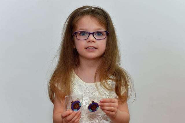 Ella Rooney achieved third place in U6 Irish song and P2 English Song at the Féis Dhoíre Cholmcílle, held in Millennium Forum. DER2216GS  139