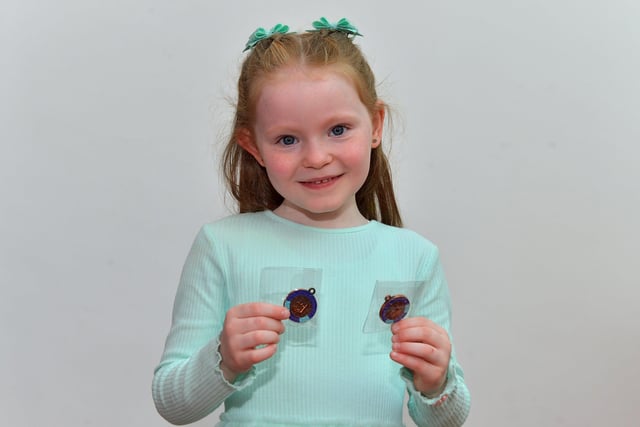 Eden Davey was placed third in both P2 Irish song and P2 English Song at the Féis Dhoíre Cholmcílle, held in Millennium Forum. DER2216GS  140
