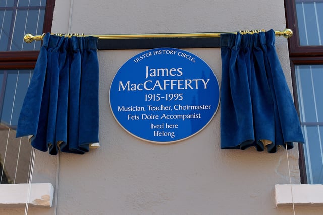 The Ulster Circle Blue Plaque in honour the late James MacCafferty unveiled outside his former home in Francis Street, Derry, on Saturday afternoon last.  Photo: George Sweeney. DER2216GS – 224