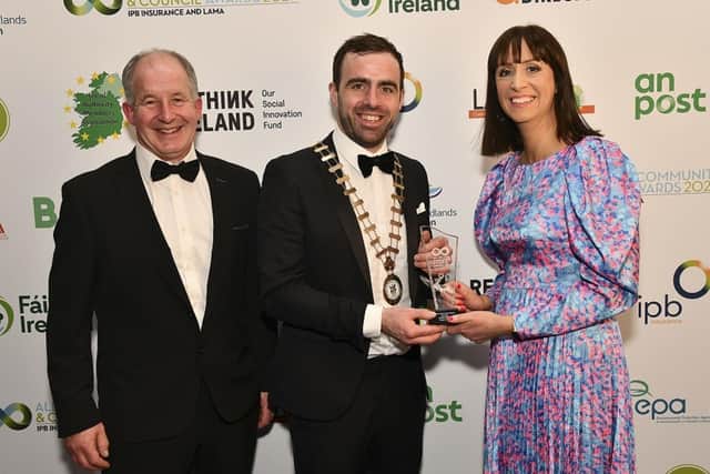 Councillor Liam Blaney looks on as Cathaoirleach Jack Murray presents one of two national awards to Spraoi Chief Executive Helen Nolan at the recent All-Ireland Community & Council Awards
Photographer Paul Sherwood