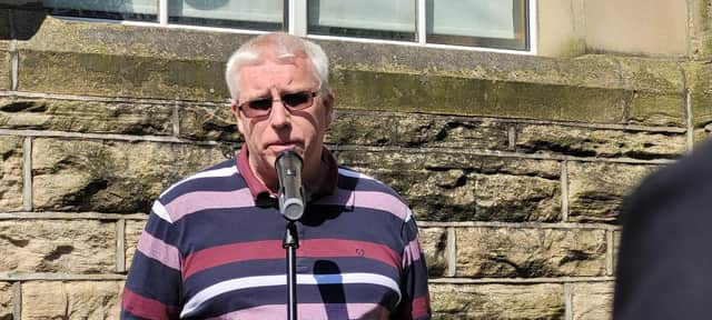 David Douglas from Derrie Danders speaking at the unveiling of the Star Factory plaque.