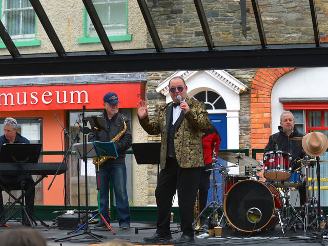 Dougie Breslin performs in the Craft Village during the Derry Jazz Festival weekend. Photo: George Sweeney. DER2217GS – 122