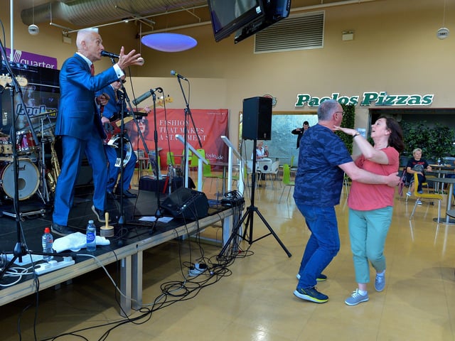 A couple enjoy a dance, to the music of Ricky Cool and the In Crowd, during the Jazz Festival weekend. Photo: George Sweeney. DER2217GS – 045