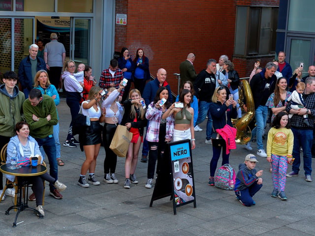 Revellers at the Millennium Forum Piazza over the Jazz Festival weekend. Photo: George Sweeney. DER2217GS – 091