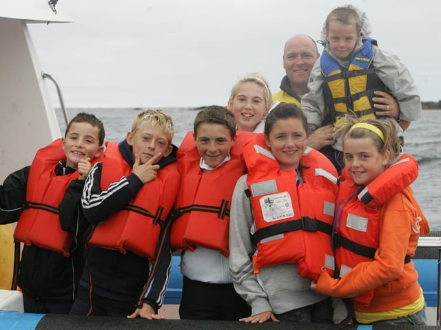 Young crews enjoying the day at Malin Head. (1808C26)