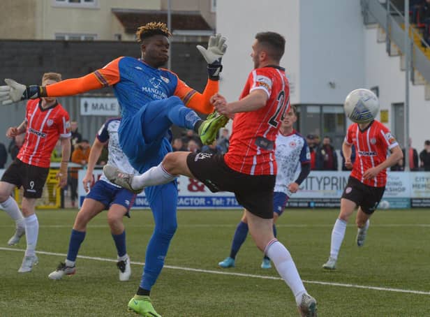 Danny Lafferty is beaten to the ball by St Pat’s keeper Joe Anang during Monday’s scoreless draw at Brandywell.