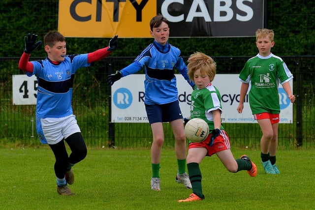 Bunscoil Cholmcille played Hollybush ‘A’ in the Steelstown Primary Schools Cup, at Páirc Brid recently.