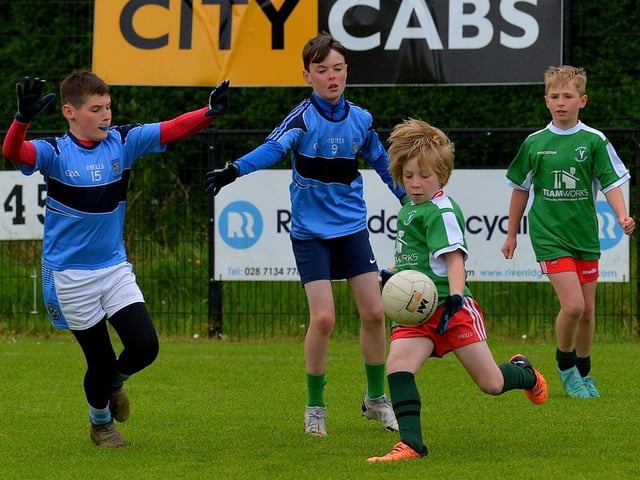 Bunscoil Cholmcille played Hollybush ‘A’ in the Steelstown Primary Schools Cup, at Páirc Brid recently.