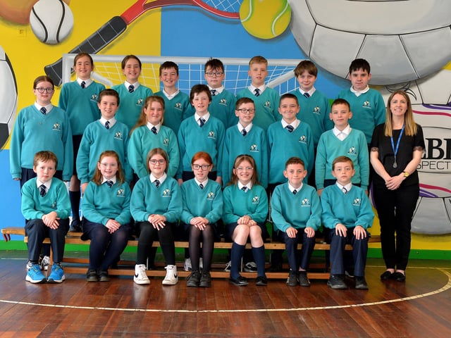 Miss S Kelly’s P7 class at Glendermott Primary School. DER22019GS - 031