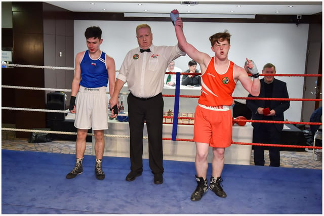 Ruairi Holmes ,Oakleaf takes the decision over Ben Berniet Waterside B C  in this Boy 4 70 kg contest.