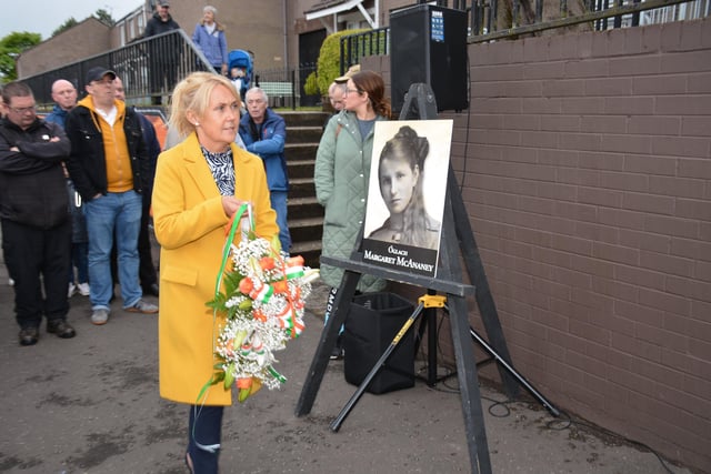 Ciara Ferguson MLA lays flowers in memory of Cumann na nBan.