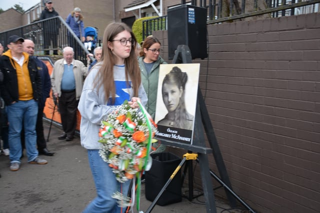 Carragh Doherty lays flowers  on behalf of Ógra Shinn Féin.