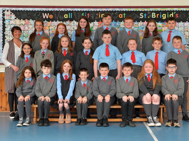 Miss Gallagher with her P7 class at St Brigid’s Primary School. DER222GS – 014