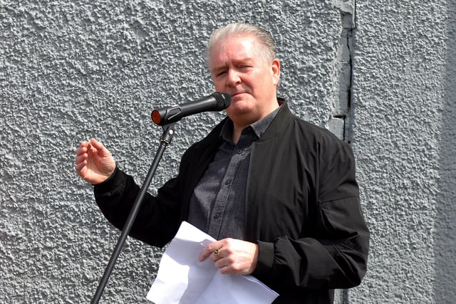 Artist Joseph Campbell speaking at the unveiling of a mural commemorating the 90th Anniversary of the landing of Amelia Earhart in Derry on the gable wall of the Eurospar ( Gallaigh Co-Op) on Friday afternoon last.  Photo: George Sweeney.  DER2220GS – 062