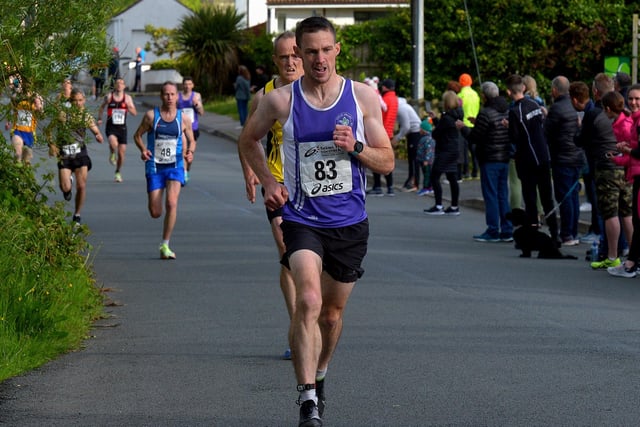Johnny Canning, Foyle Valley, races towards the finish line, of the Furey Insurance Buncrana 5Km, in Lower Main Street on Wednesday evening last. Photo: George Sweeney.  DER2222GS – 049