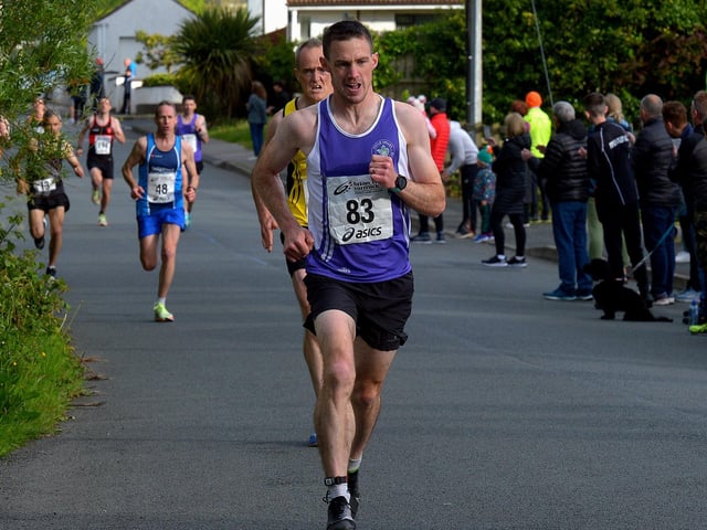 Johnny Canning, Foyle Valley, races towards the finish line, of the Furey Insurance Buncrana 5Km, in Lower Main Street on Wednesday evening last. Photo: George Sweeney. DER2222GS – 049