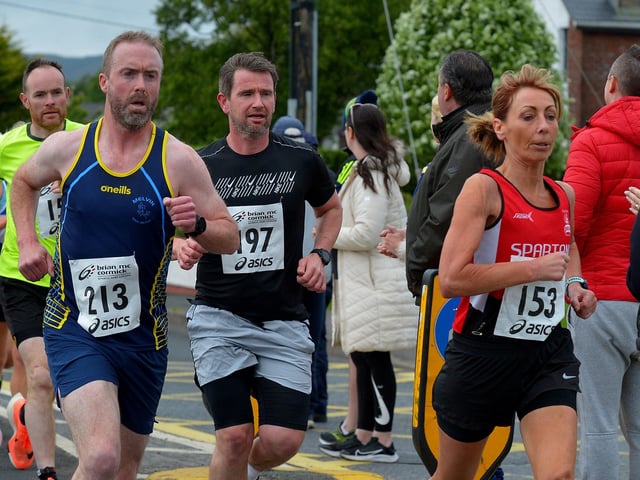 Jacqueline MacMonagle (153), City of Derry Spartans, makes her way along Railway Road during the Furey Insurance Buncrana 5Km on Wednesday evening last. Photo: George Sweeney. DER2222GS – 044