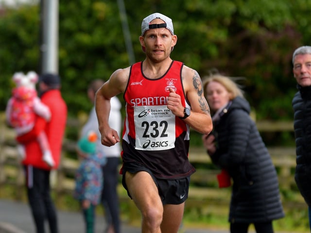 City of Derry Spartans’ Kyle Doherty races to the finish line, of the Furey Insurance Buncrana 5Km, in Lower Main Street on Wednesday evening last, to finish fifth. Photo: George Sweeney. DER2222GS – 048