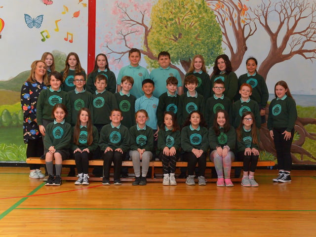 P7 pupils at Oakgrove Primary School with teacher Mrs C. Laverty. DER22019GS – 050