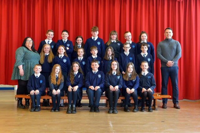 P7 pupils at Rosemount Primary School pictured with teacher Mr Quinn and Ms Begley classroom assistant. DER22019GS - 024