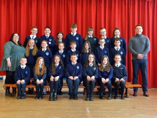 P7 pupils at Rosemount Primary School pictured with teacher Mr Quinn and Ms Begley classroom assistant. DER22019GS - 024