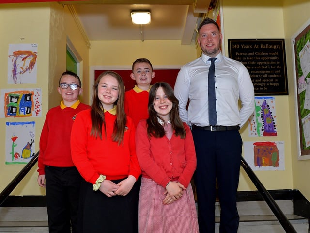 Mr Kane’s P7 class at Ballougry Primary School. DER2222GS – 066