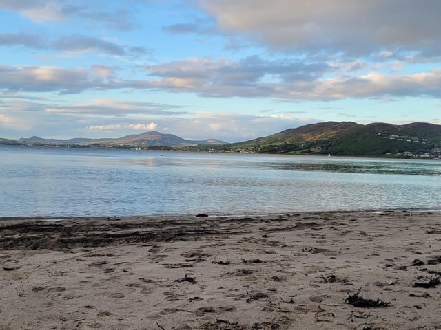Inch Beach beside Inch Pier is a peaceful haven away from the hussle and bussle of busy life. Leave the car at home and cycle to the beach through Inch Wildlife reserve to fully immerse yourself in the lanscape.