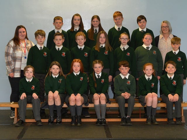 Mrs Gallick, teacher, and Miss Boyle, classroom assistant, with their P7 class at Greenhaw Primary School. DER2222GS – 040