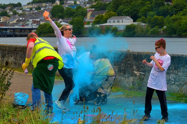 Enjoying the fun at the ARC Fitness Father’s Day 2K Colour Dash on Sunday afternoon last at Destined, Foyle Road. Photograph: George Sweeney.  DER2226GS – 010