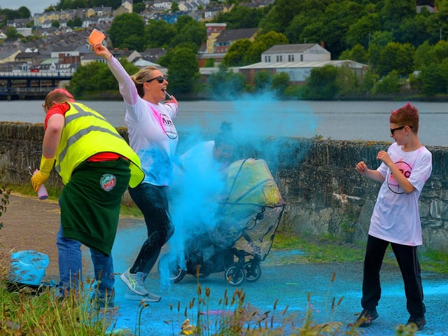 Enjoying the fun at the ARC Fitness Father’s Day 2K Colour Dash on Sunday afternoon last at Destined, Foyle Road. Photograph: George Sweeney. DER2226GS – 010